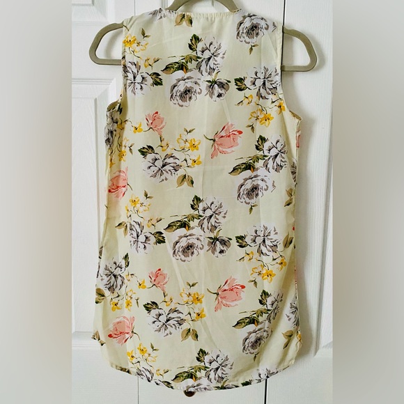 Yellow floral top for women size small - Picture 3 of 5